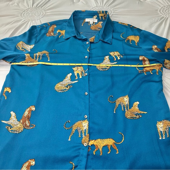 Umgee Blue Button Down Long Sleeve Leopard Novelty Print Blouse Top Size XL - Picture 10 of 16